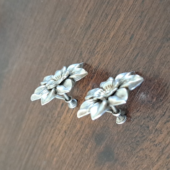 Sterling Silver Screw on Earrings Blooming Flower - Picture 8 of 8